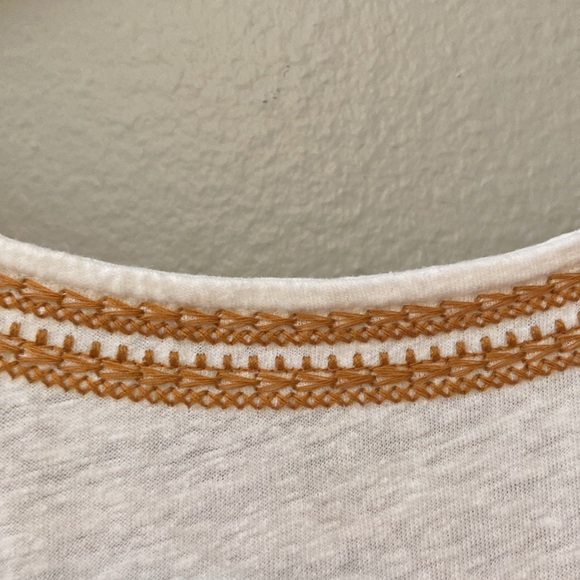 BOHO Garnet Hill Off-White and Gold Embroidered Linen & Modal Sleeveless Tank - Picture 8 of 10